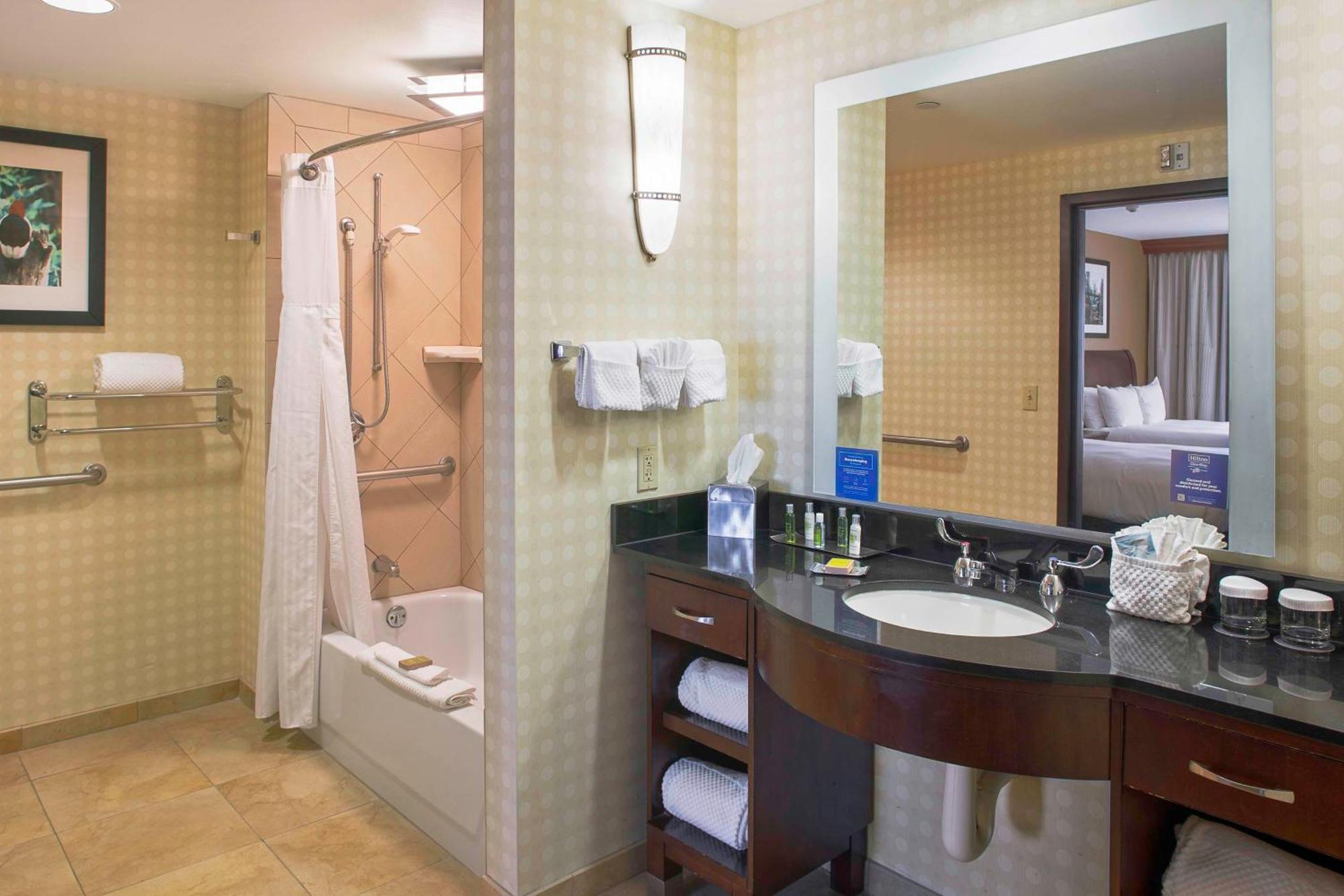 Doubletree Suites By Hilton Bentonville Bagian luar foto